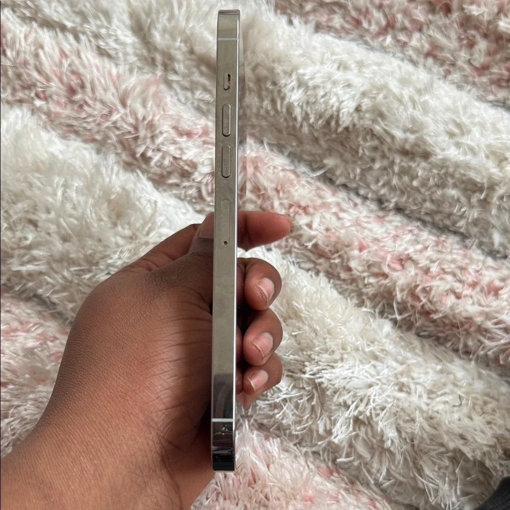 Apple iPhone in Elegant White